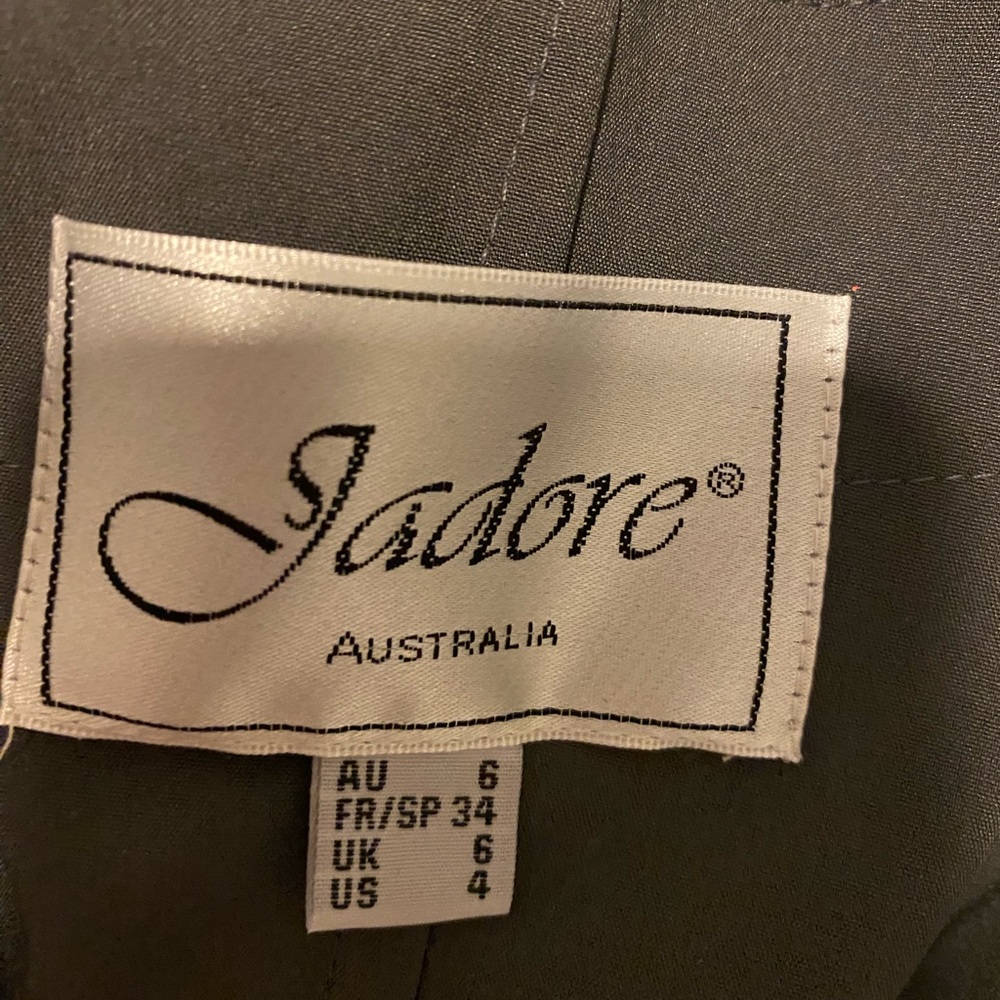 Size 6 Jadore A flattering off-the-shoulder midi dress with metallic detail - Picture 13 of 17